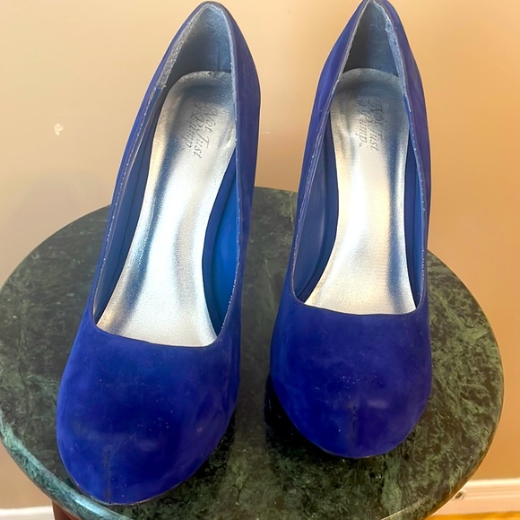 Blue Suede Shoes - Picture 1 of 5